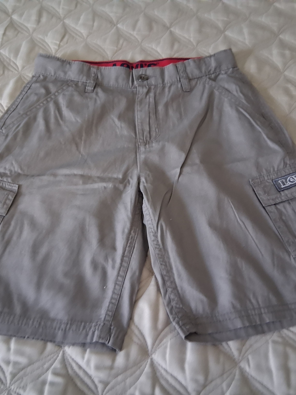 Levi’s Boys Gray Cargo Shorts Size 14 Reg Red Waist Great Condition